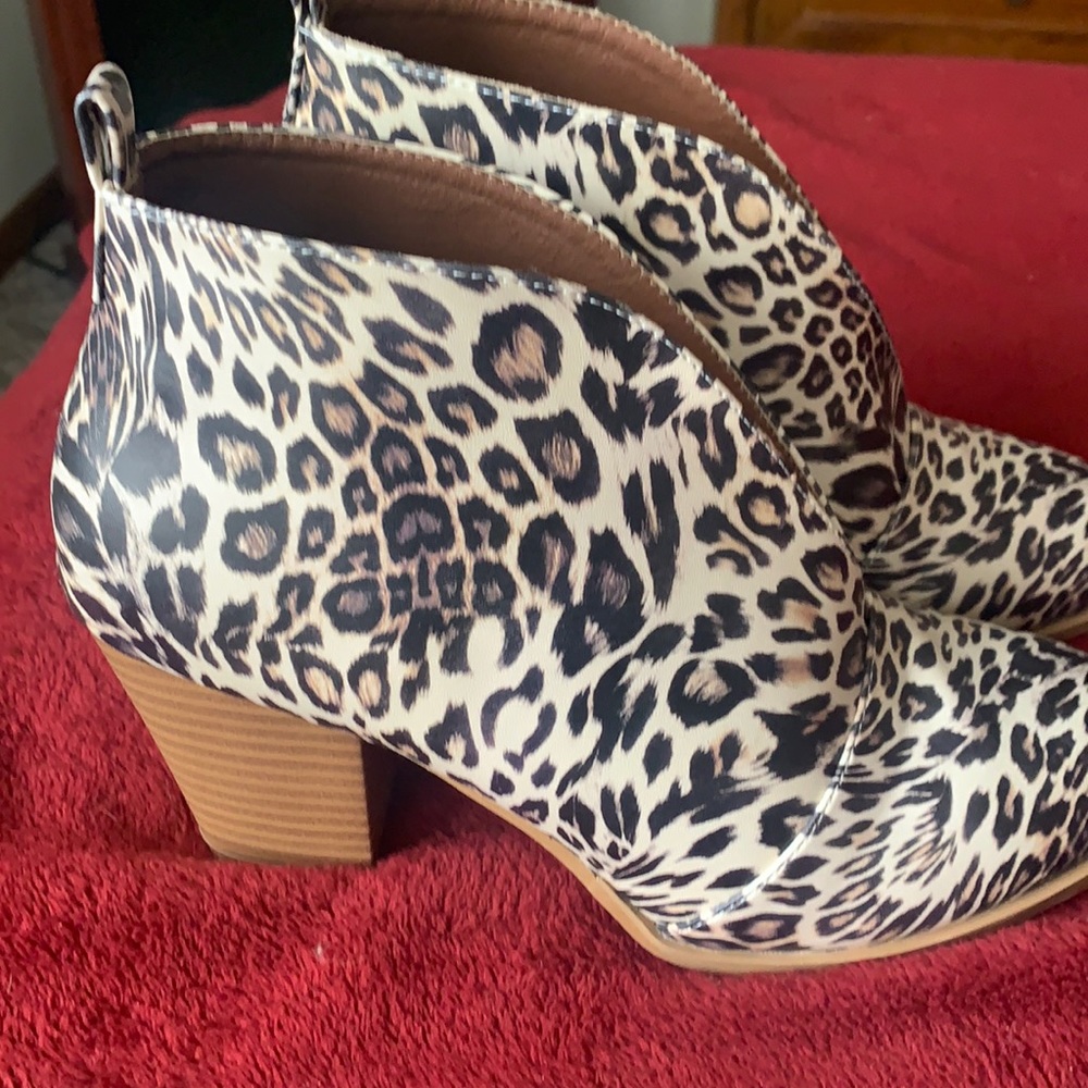 Leopard print ankle booties